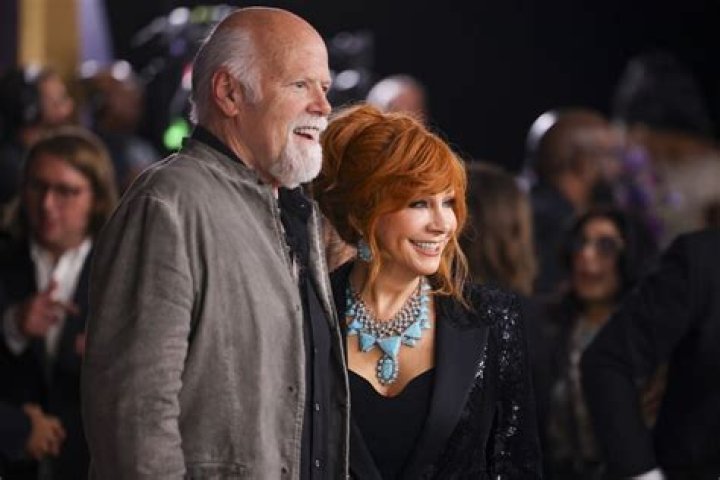 Are Melissa Peterman and Reba McEntire friends in real life?