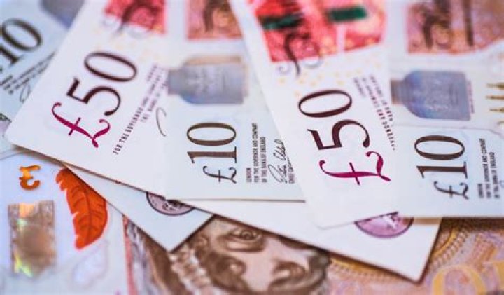 Can I pay my nanny cash in hand?