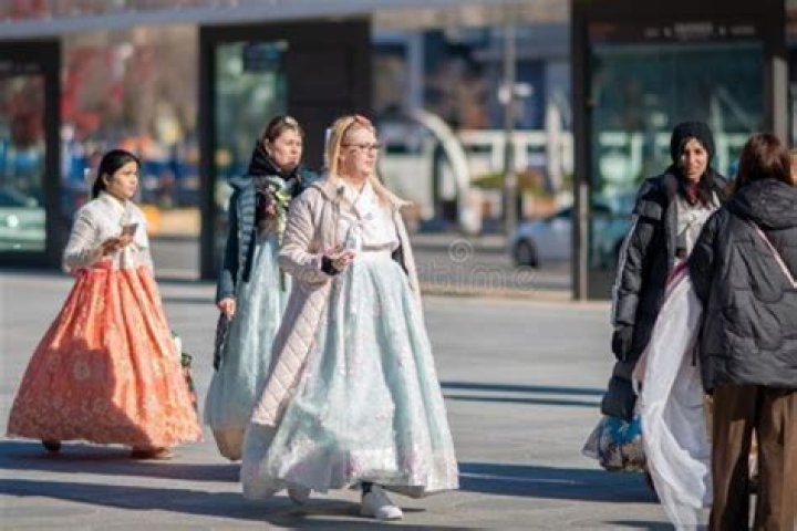 Can I wear a hanbok?