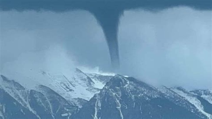 Can tornadoes happen in snow?