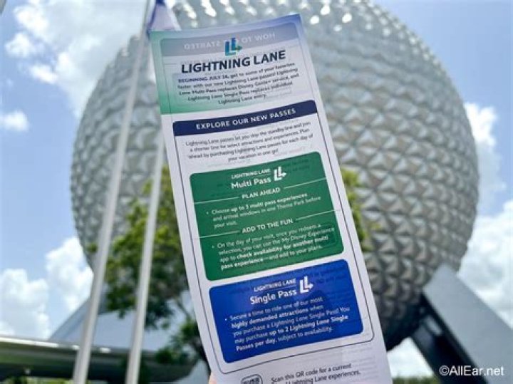 Can you book two individual lightning lanes at once?