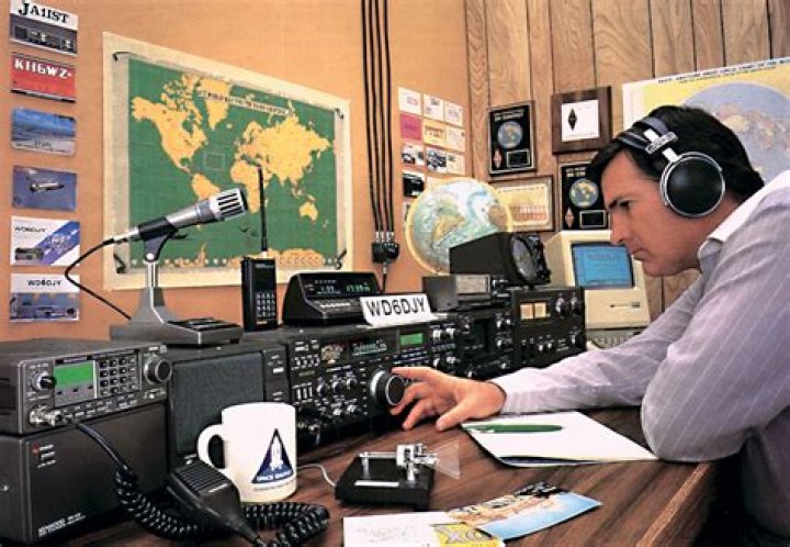 Do ham radio operators still send QSL cards?