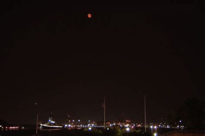 Does darkness stop Moonbeam?