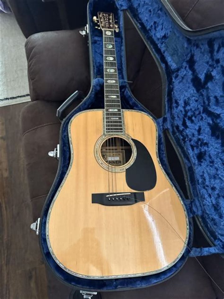 Does Hohner still make guitars?