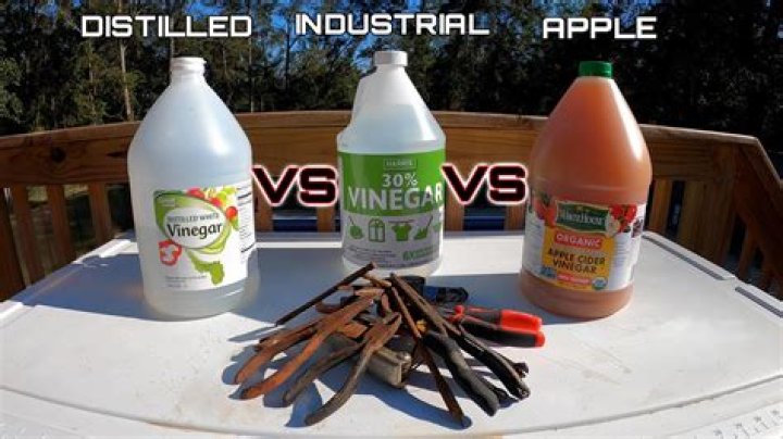 Does vinegar remove rust?