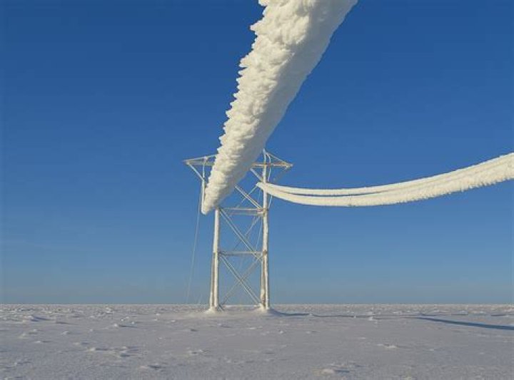 Is ice a conductor?