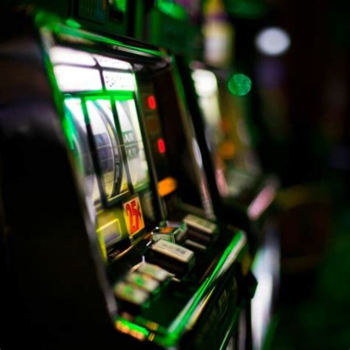 Is it better to play high limit slots?