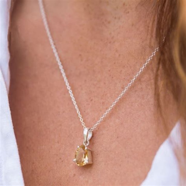 Is it good to wear citrine as a necklace?