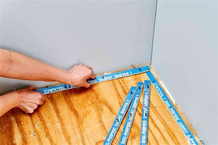 What are carpet tacks?