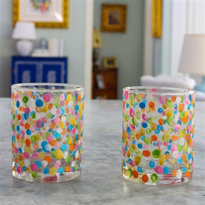 What can you use to decorate glass?