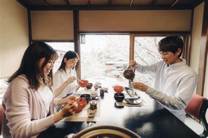 What do Japanese say before a drink?