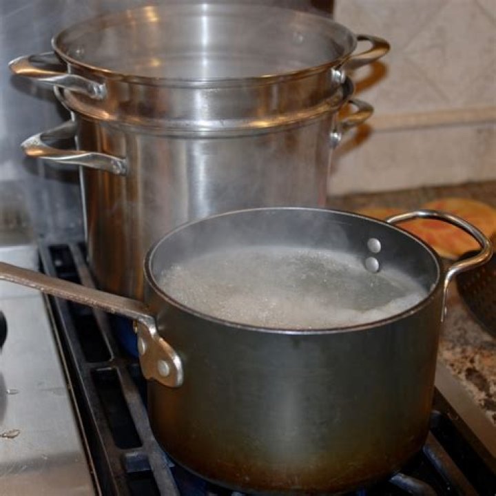 What do you put in boiling water for lobster?