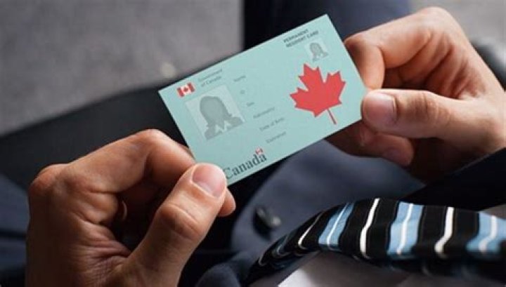 What does it mean to be a permanent resident of Canada?