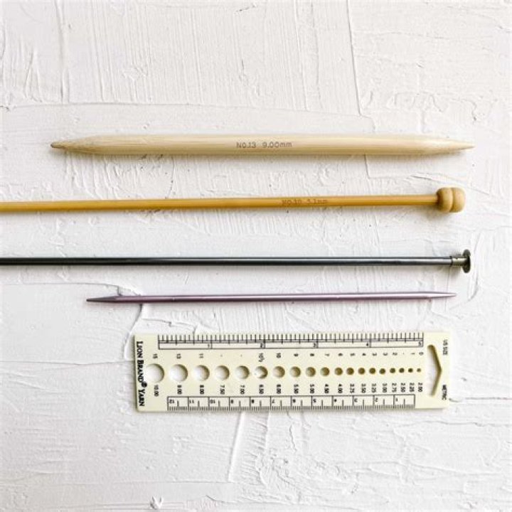 What is resin knitting needle?