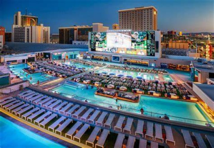 What months Can you swim in Las Vegas?