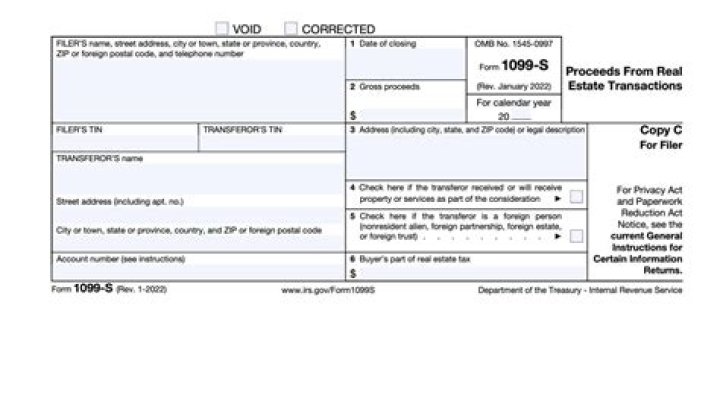 Who is the recipient of a 1099-S form?