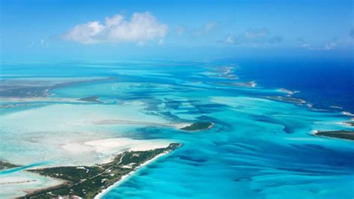 Why is the Bahamas water so light?